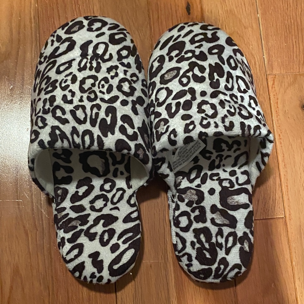 NWOT Leopard Print Women's Slippers